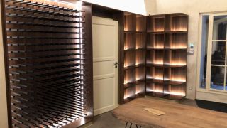 ❓Co je podle vás hlavním úkolem osvětlení ve vinárně? Nasvítit dostatečně produkty? Vytvořit příjemnou atmosféru pro...