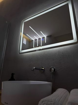 ✨ Detail, který dělá rozdíl. Koupelna z našeho showroomu, kde světlo hraje hlavní roli. Každý profil, každá LED linie,...